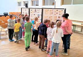 Pokaz w szkole w Piaskach