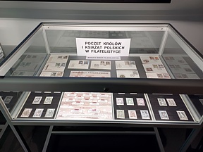 Pokazy filatelistyczne z okazji dwóch rocznic