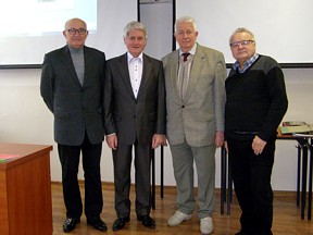 Foto - FilateliĹ›ci w ZS nr 2 w Lesznie