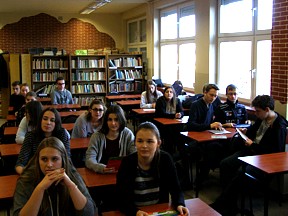 Foto - FilateliĹ›ci w ZS nr 2 w Lesznie