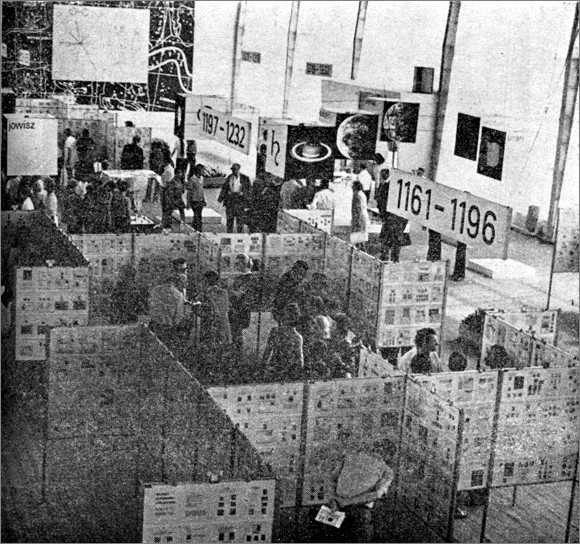 Wnętrze pawilonu 22